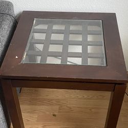 2 Living Room End Tables 