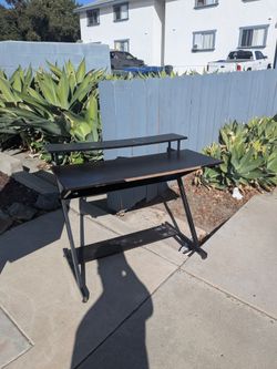 Free desk