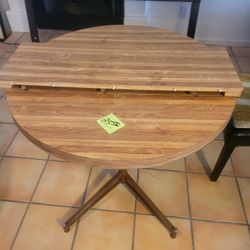 Small Retro 1950s Kitchen Table 25.00