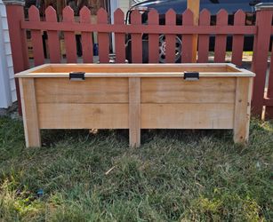 4ft cedar planter box with or without accent lighting...