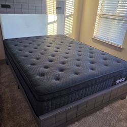 QUEEN SIZE Bed Frame and Mattress 