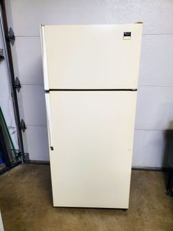 Whirlpool refrigerator (Delivery Available)