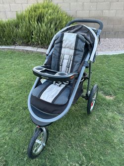 Graco FastAction Fold Jogger Stroller SnugRide 35 for Sale in Phoenix, AZ -  OfferUp