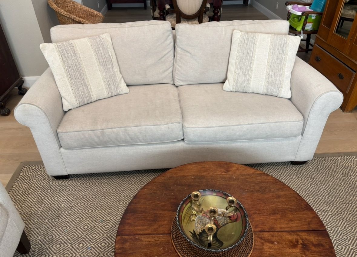Pottery Barn Crème Couch
