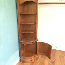 2Corner bookshelves, Could be for picture display or flowers .perfect four bedroom or family room with cupboards hello
