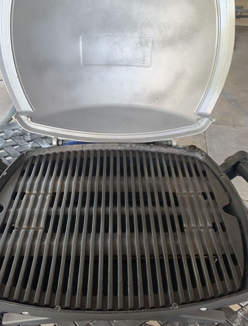 Weber Q 1000 Portable Camping Tailgating Grill