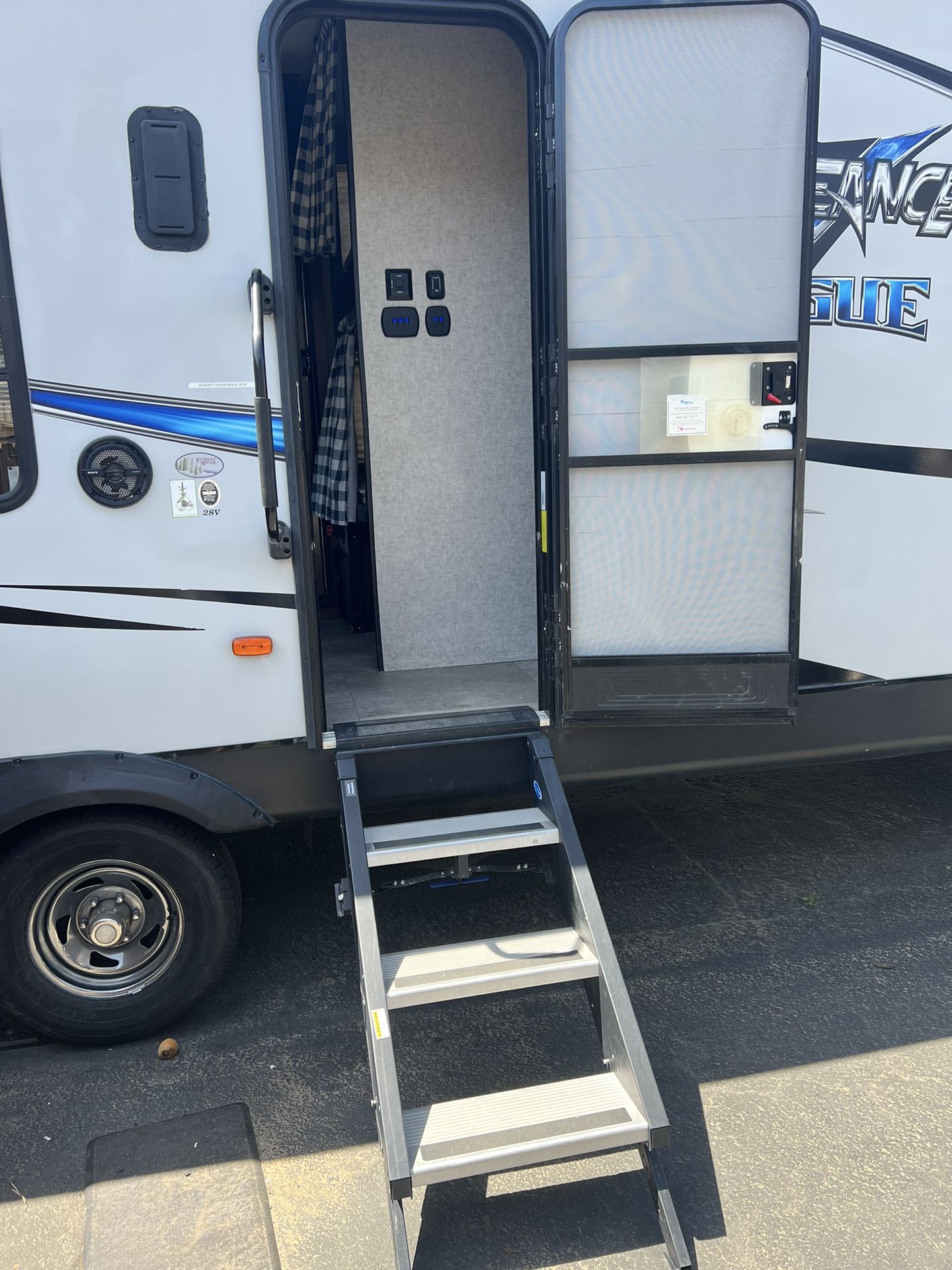 2018 Forest River Rogue Vengeance 28V for Sale in El Cajon, CA OfferUp