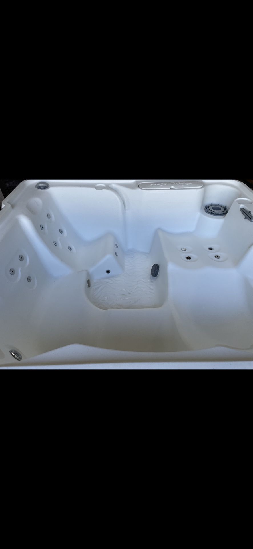 5 Person Free Flow Refurbished Hot Tub