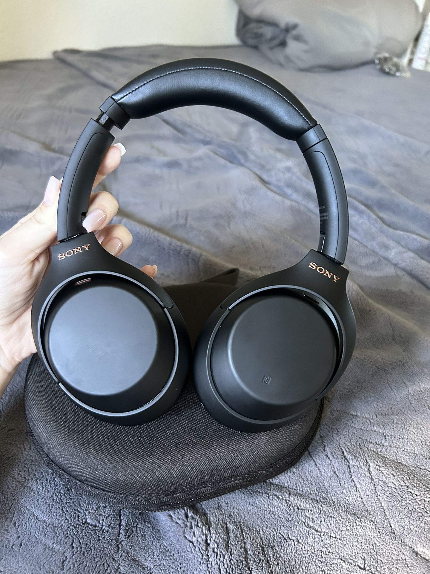 Sony Headphones WH-1000MX4 Noise Cancellation 
