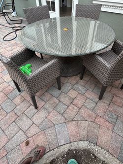 Outside table with 6 chairs