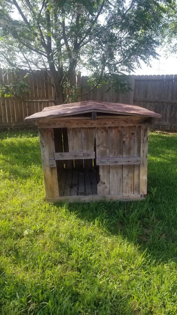 Dog house FREE for Sale in Houston, TX - OfferUp