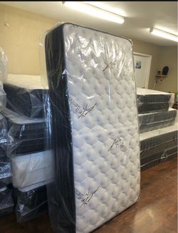 Twin bed 🛏️