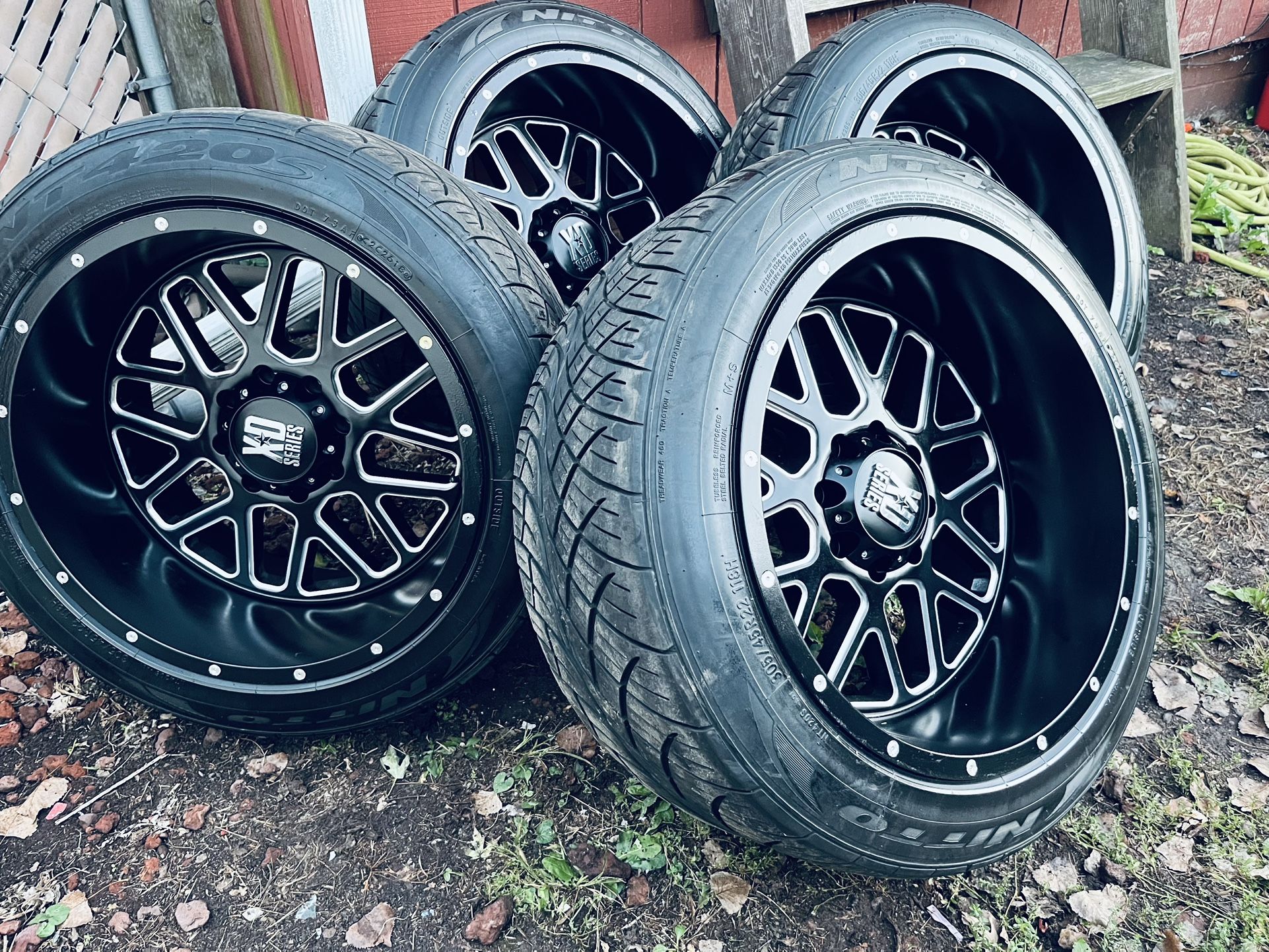 Set De Rines 22x12 De 8 Birlos 8x165 O 8x5.5 Para Chevy 2500 Gmc2500 Dodge Ram 2500 $1270 Necesita Cambiar Una Llanta