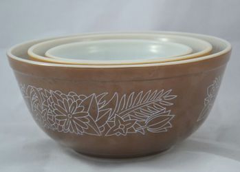 VINTAGE 'WOODLAND' THREE PIECE PYREX BOWLS