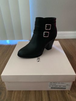 NEW!!! Women’s Boot Size 9