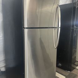 Ge Top And Bottom Refrigerator 