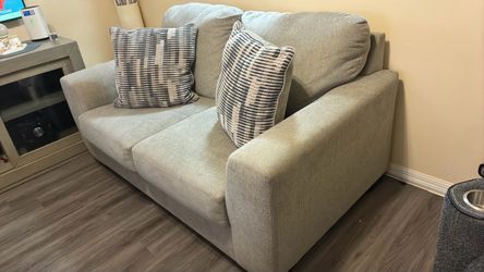 Like new love chair chair