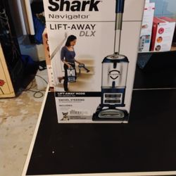 Shark Navigator Lift Away DLX 