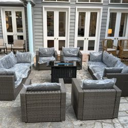 New inbox patio set (we finance and deliver)($54 down,90 day no interest payment plan)
