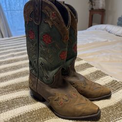 Women’s Laredo Cowboy Boots Size 7