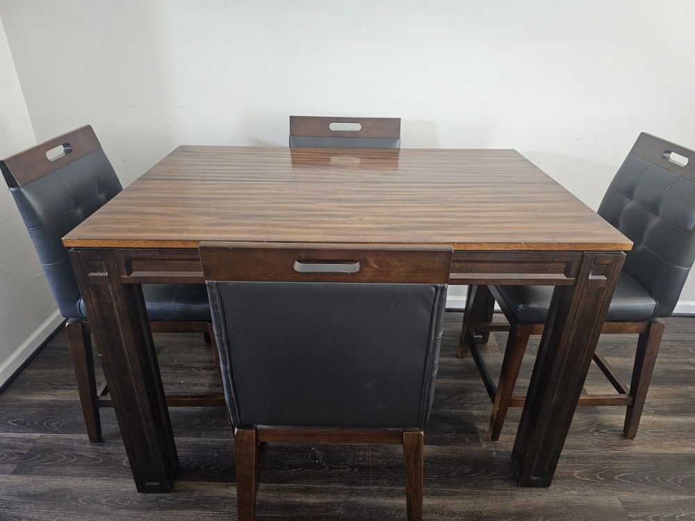 Dining Table With 4 Swivel Chairs