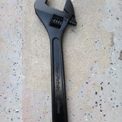 18in  BLUE POINT WRENCH 