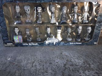 Universal Studios Monsters "Little Big Heads" Silver Screen Edition 15-Figure Box Set