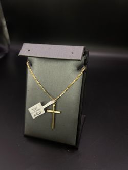 Gold chain with pendant