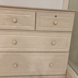 Solid Wood 4 Drawer Chest Of Drawers 