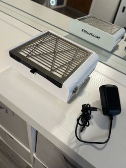 Nail dust collector