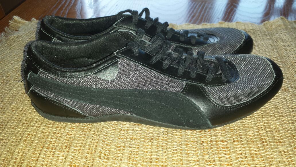Womens Pumas size 9