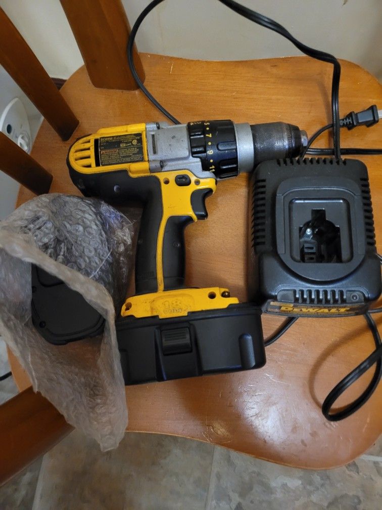 Dewalt DCD950 With 2 Batteries And Charger