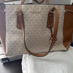 Michael Kors Hang Bag 