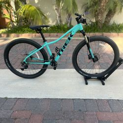 Trek Marlin 7 Gen 2 Mountain Bike - Size Small