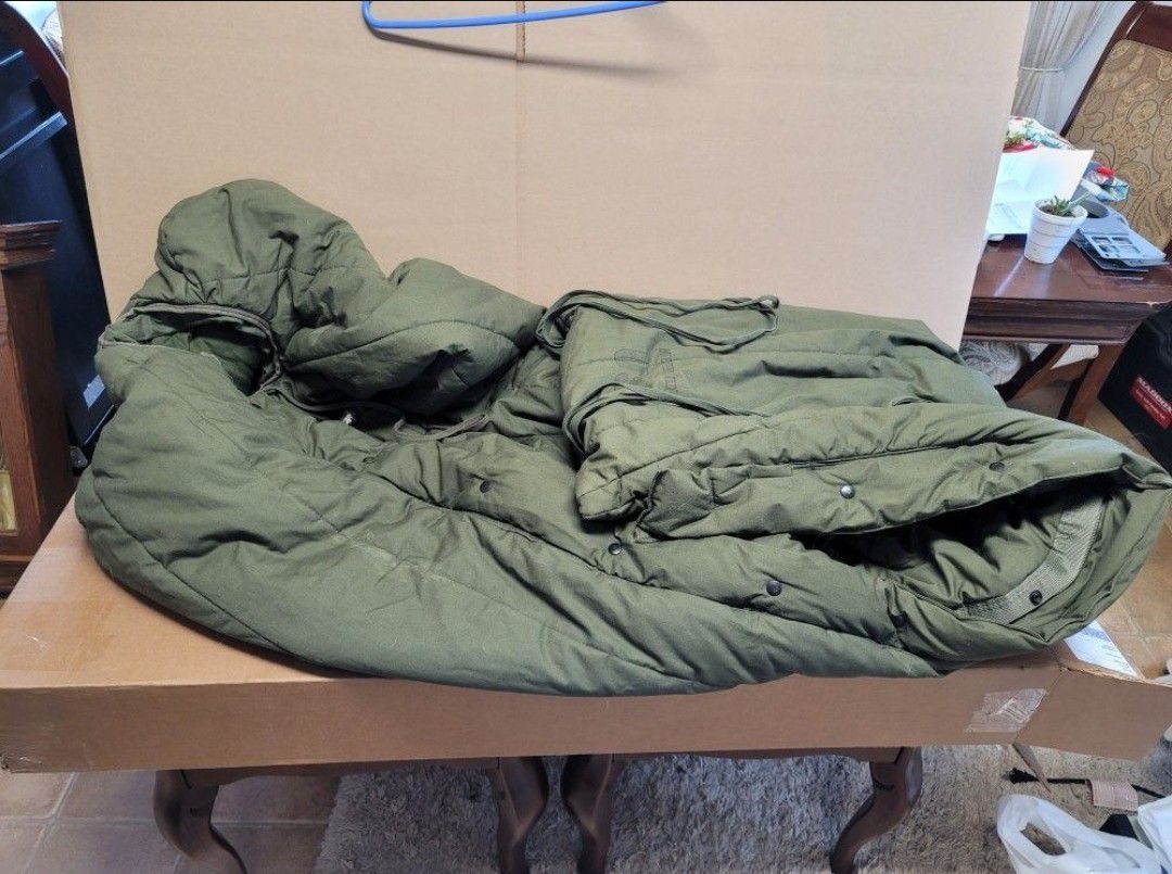 Army Surplus Intermediate Cold Sleeping Bag With Hood