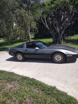 Chevrolet Corvette, medium gray / black