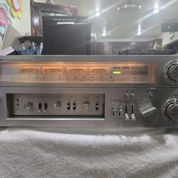 Toshiba SA 775 oversized Monster Stereo Receiver. Good condition, please see the pictures the cabinet right side was damaged but still looking good.