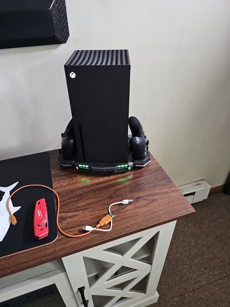 Xbox Series X 2 Controllers And Stand