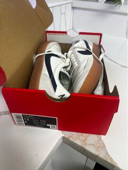Nike basically New, worn once, size 7.5