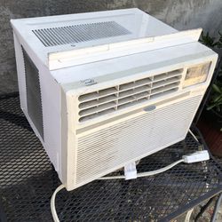 DAEWOO Window / Room Air Conditioner AC Unit w/standard plug 5,350(BTU) , cools up to 150 sq ft