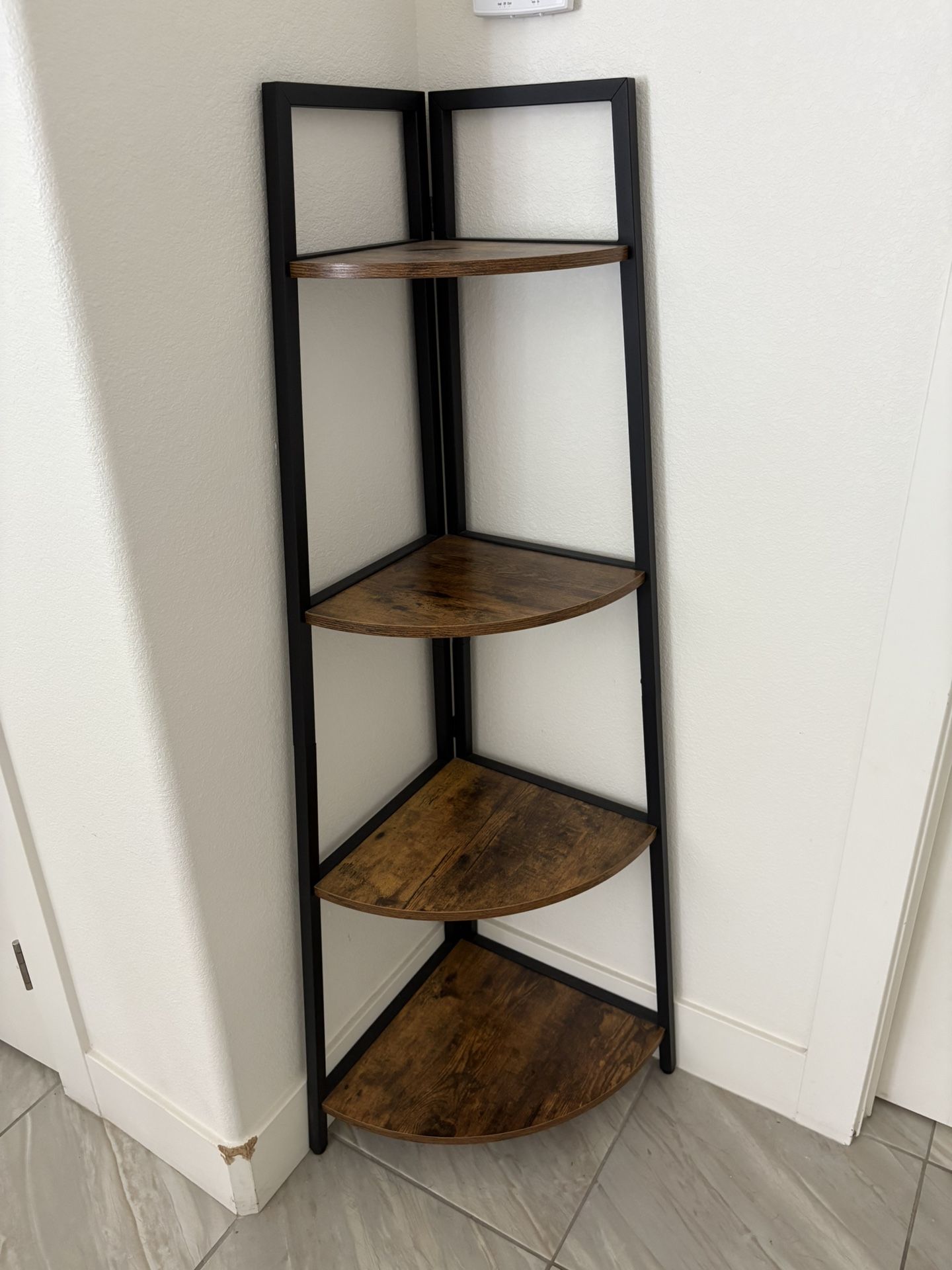 Corner Ladder Shelf