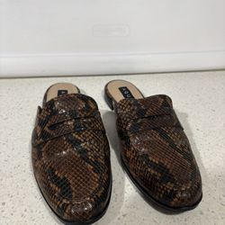 Women’s size 8 slippers