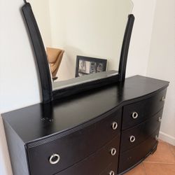 free Dresser With Mirror