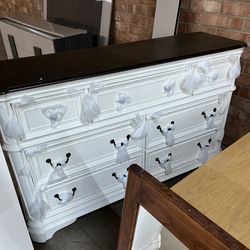 Dresser and chest of drawers