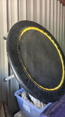 Training trampoline