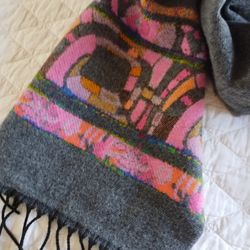 Scarf Made in France New Condition Grey Pink Purple Retro fringed