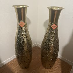 2 Gold Vase