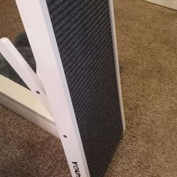 Youmi Dog Ramp (Carpet is gray/wood is white)