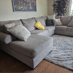 3 Piece Gray Fabric Sectional Sofa with Chaise. 