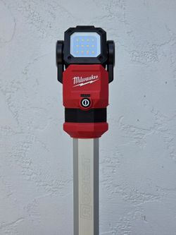 Milwaukee M12 Rocket Light